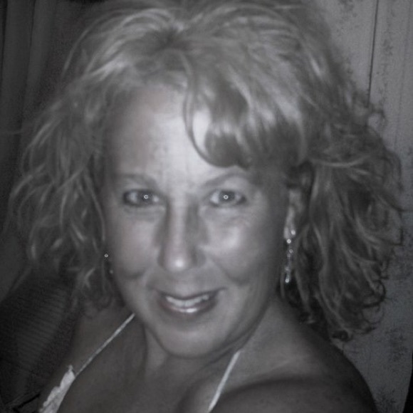 Meet your Posher, Angie - Picture 3 of 6